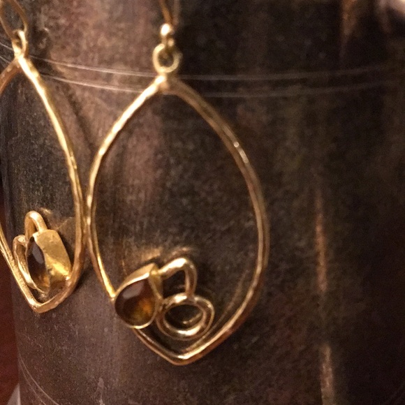Gold tear drop earrings - Picture 2 of 2